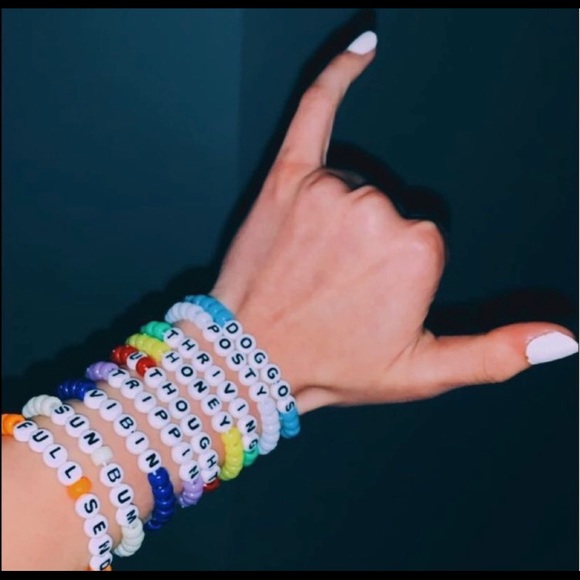 String and bead bracelets - Picture 4 of 6